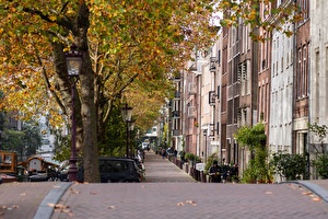 Een herfstachtige sfeer op de Amsterdamse grachten