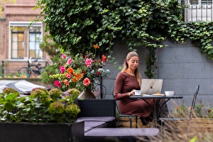 Arbeiten auf unserer schönen Terrasse