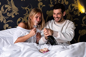 Pop je fles cava in bed!