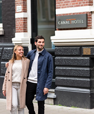front of the amsterdam canal hotel