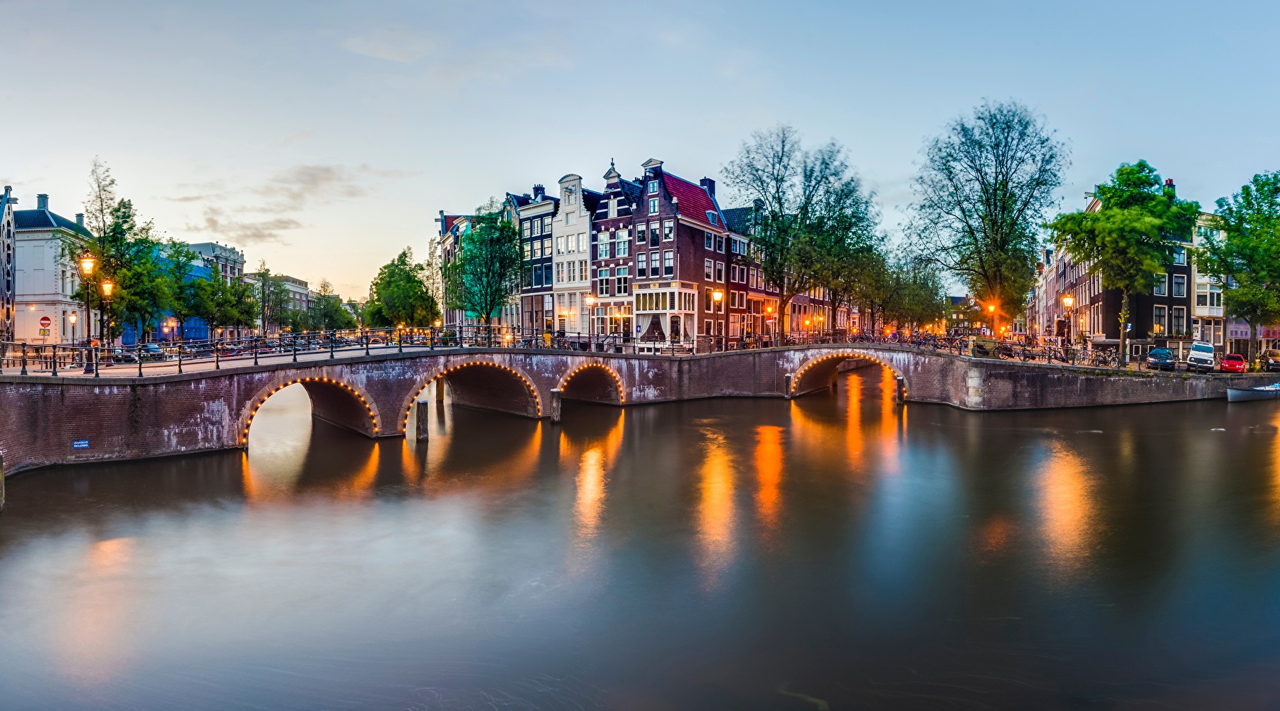 amsterdam canal belt picture with during twilight